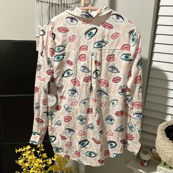 Button Down Blouse-OS! - Picture 8 of 8